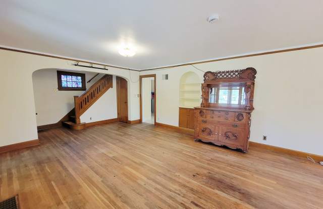 3-Bedroom Home in Juneau’s Desirable Downtown Flats - 939 Glacier Avenue, Juneau, AK 99801