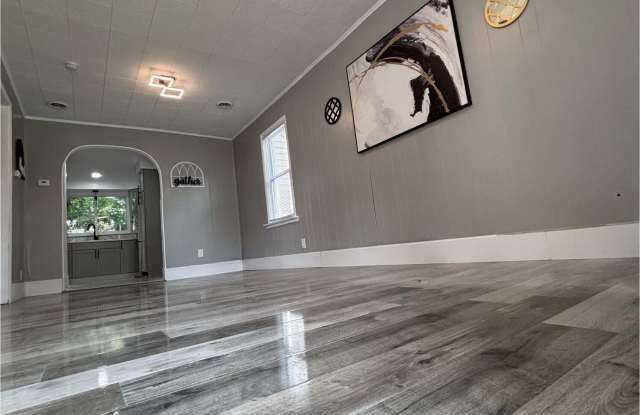 23384 Tawas Avenue Gallery 4