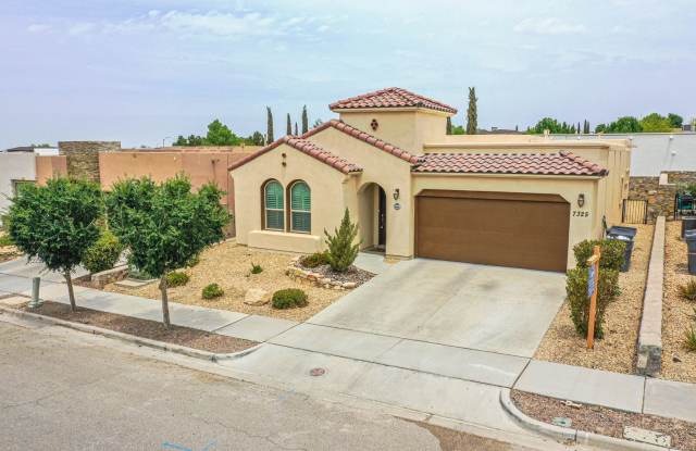 Beautiful Westside home with 3 bed-2 baths plus an office with beautiful backyard. photos photos