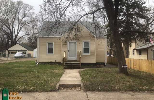 3935 Xenia Ave N - 3935 Xenia Avenue North, Robbinsdale, MN 55422