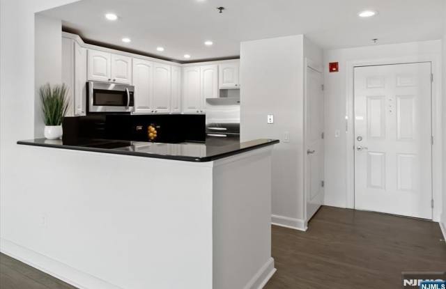 5410 City Place Gallery 4
