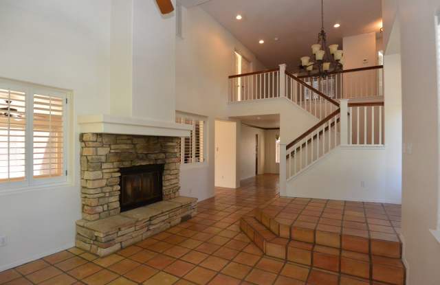 Beautiful Home in Southwest Visalia with Pool Gallery 4