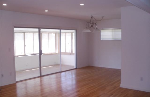 16538 Kingsbury Street Gallery 4