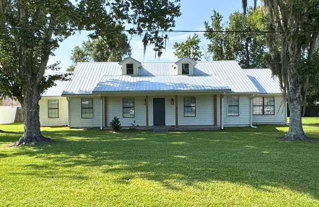 Spacious 4 Bedroom Home with Flex Room  Sunroom photos photos