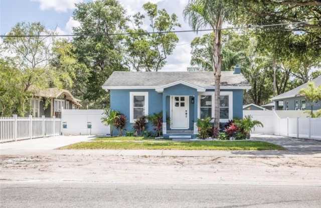 8907 N BOULEVARD photos photos