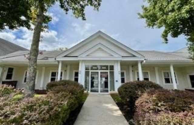 503 FLORAL VALE Boulevard Gallery 1
