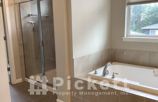 2427 NE Boulderstone Court Gallery 3
