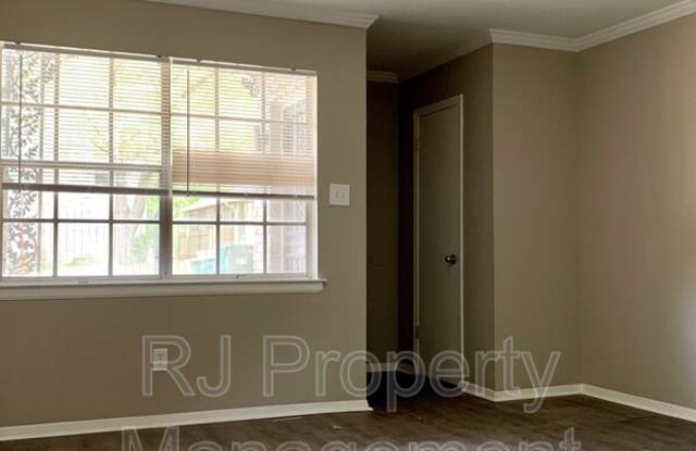 2093 Jefferson Ave Gallery 2