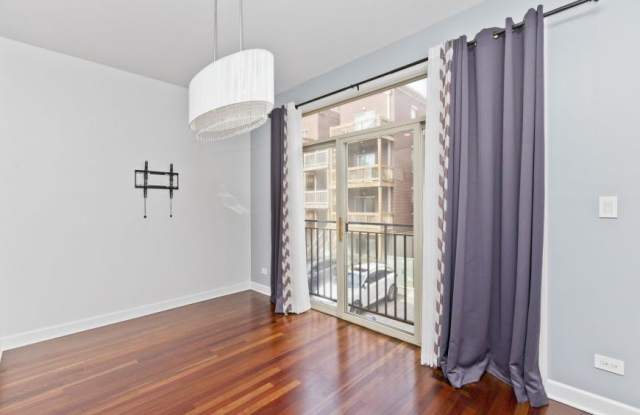 1332 N Burling Gallery 3
