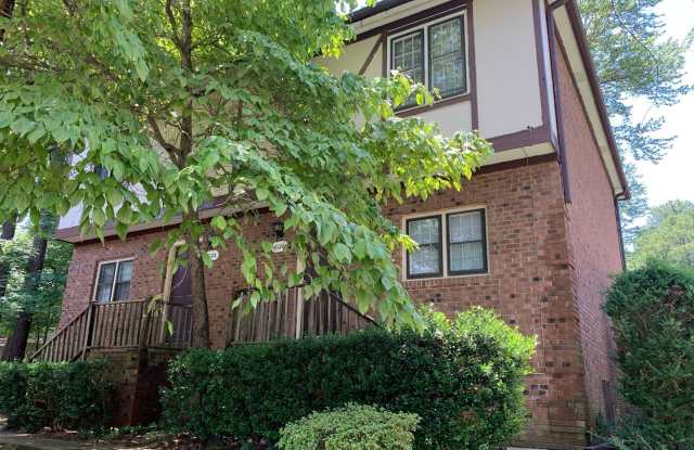 FREE RENT MARCH 2026-2 brm 2 bath Duplex, washer/dryer hook up, NEW COUNTERTOPS. Pets negotiable photos photos