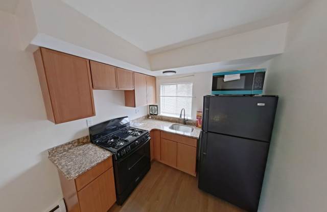 1198 1/2 E UPSAL ST #C Gallery 4
