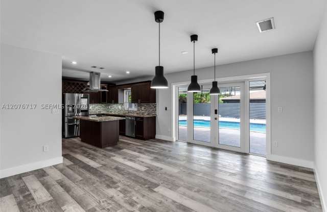 15825 SW 103rd Pl Gallery 4