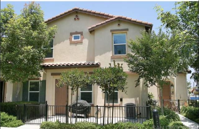 226 Calle Del Sol - 226 Calle Del Sol, Vista, CA 92083