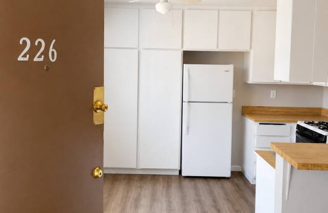2 Bedroom / 1 Bath in Victorville - Gated Complex, Spacious Apartment w/ Pool Gallery 4