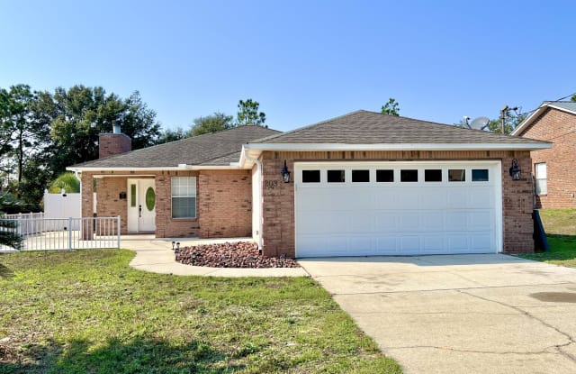 203 Southgate Drive - 203 Southgate Drive, Crestview, FL 32539
