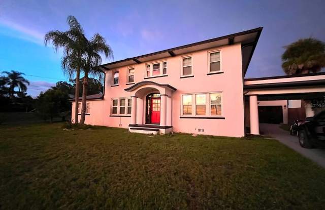 1515 LAKE EVA Circle Gallery 1