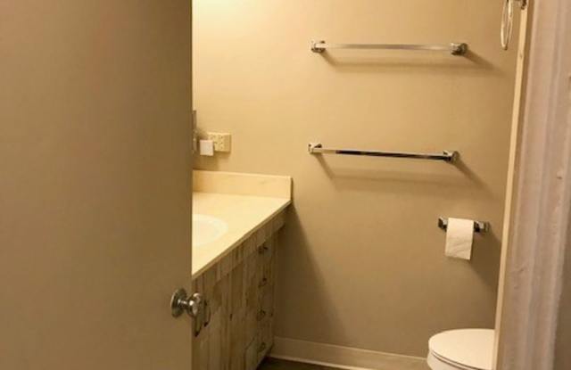 $1,600 – Furnished Studio with 1 Bath at Pacific Grand, Ala Moana area, no parking Gallery 3