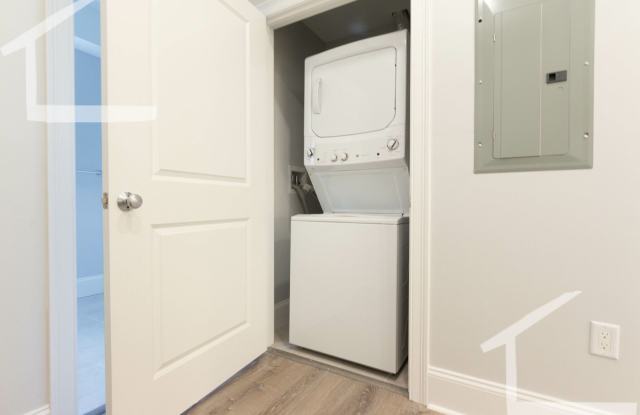 Fantastic, Newly renovated 4-bd/2 ba with Laundry Gallery 4