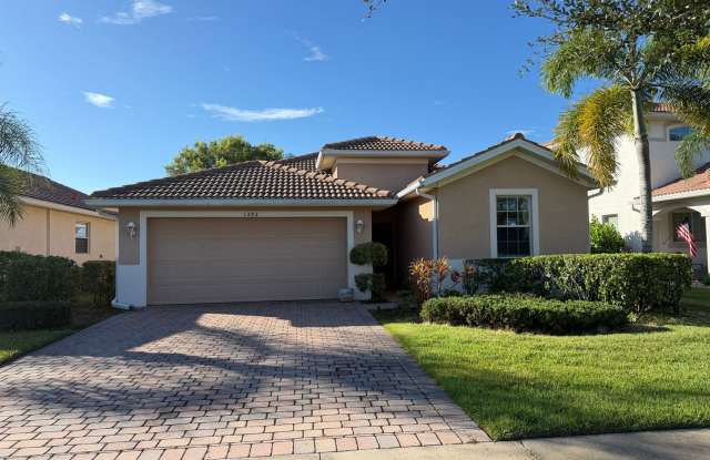 ANNUAL RENTAL - 3 BED / 2 BATH SINGLE FAMILY HOME ATTACHED 2 CAR GARAGE IN VALENCIA COUNTRY CLUB Gallery 1