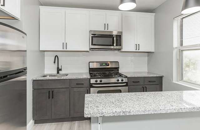 Courtyard Park Apartments Gallery 2