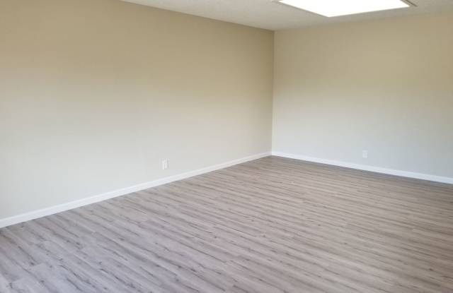 1739 River Lane Gallery 3