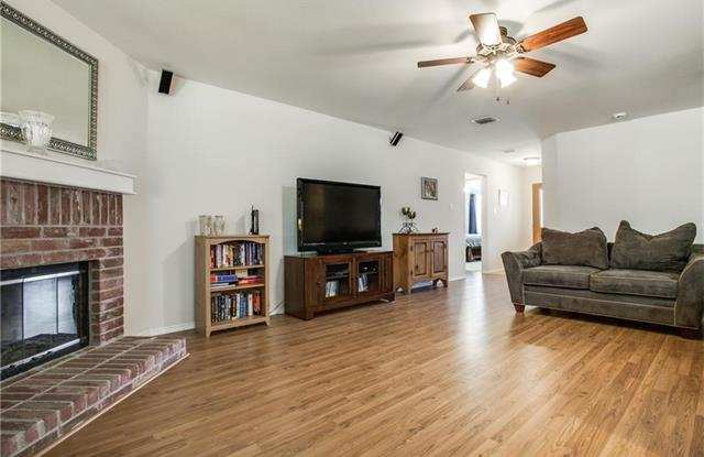 2802 Lake Vista Drive Gallery 4
