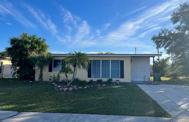 ** Annual ** 2 Bed / 1 Bath Single Family Home ** Conveniently Located ** $1,495 photos photos