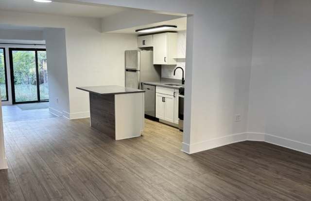 Charming 2BR Condo in Pittsburgh Gallery 4