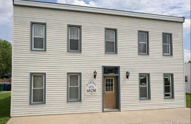 68250 GRAND TRUNK Avenue photos photos