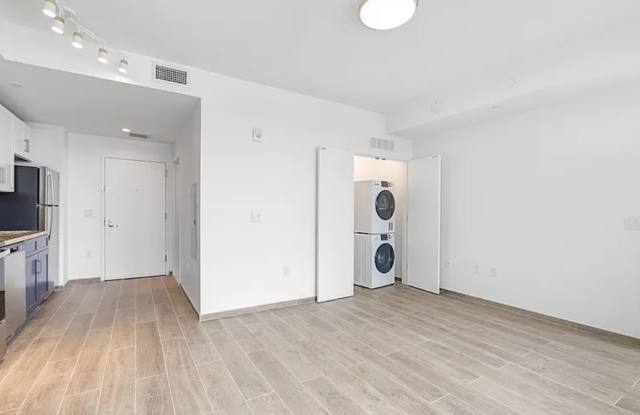 56 Sussex Ave # 910 Gallery 4