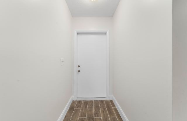 2567 Dudley Drive W Gallery 4