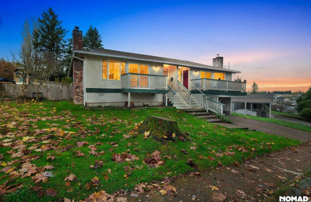 Spacious 3BR duplex with Big storage - 1106 Walnut Street, Bremerton, WA 98310