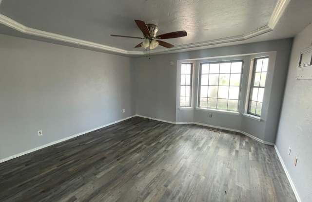 4 bed 2.5 baths in Moore Schools. 2 living areas, formal dining, storm shelter and pool! Gallery 4