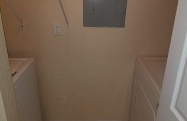 Unfurnished 1 X 1 first floor in desirable area of Bonita Springs Gallery 4