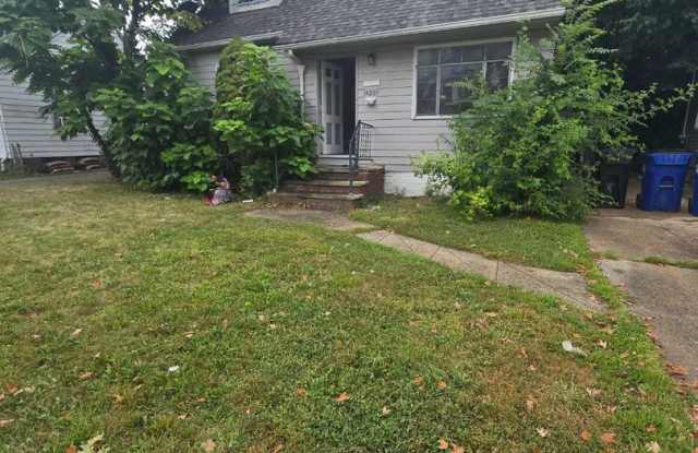 3 bedroom SINGLE family home | EDEN and Section 8 welcomed - 14205 Sylvia Avenue, Cleveland, OH 44110