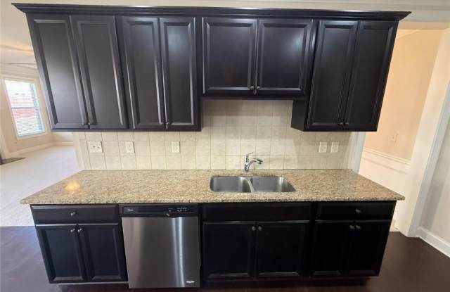 5085 Breezewood Circle Gallery 4