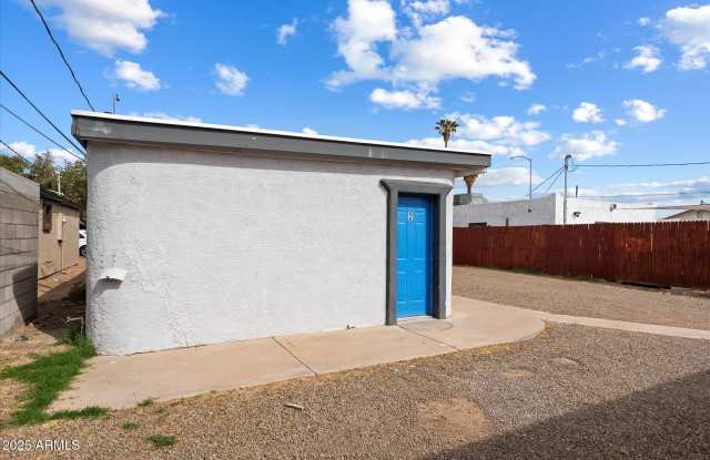 703 W 1st Place unit: Apt 2 photos photos