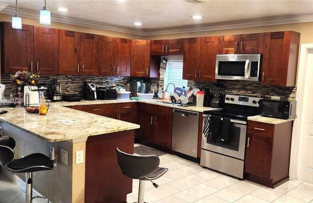 7707 SW 8th St photos photos