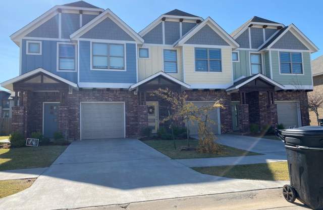 3 bed 2 1/2 bath townhome in Moore photos photos