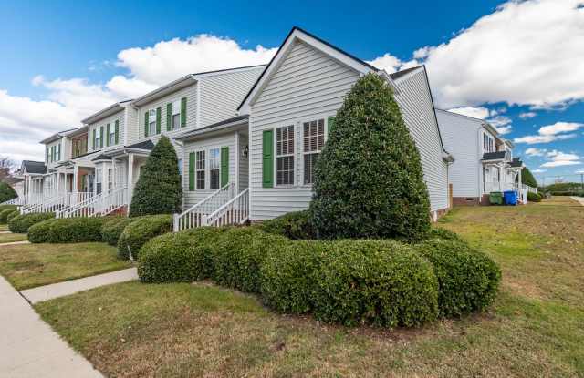 Cute 2 Bedroom Ranch Townhome - With Covered Deck and Fenced in Yard! Fuquay Varina - Available Now! Gallery 4