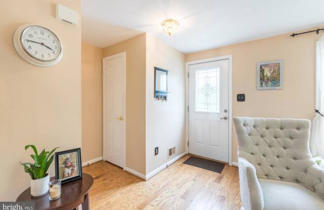 7312 CRESTLEIGH WAY Gallery 4