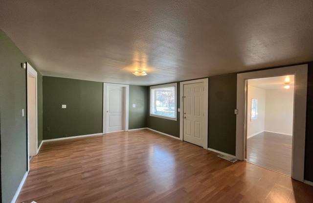 Bright  Spacious 3 bedroom, 1 bath Home for Rent! - 1405 South 13th Avenue, Yakima, WA 98902
