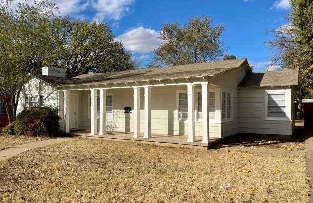 Pre-leasing for August! - Spacious 3 Bedroom Home Located In Medical District! photos photos