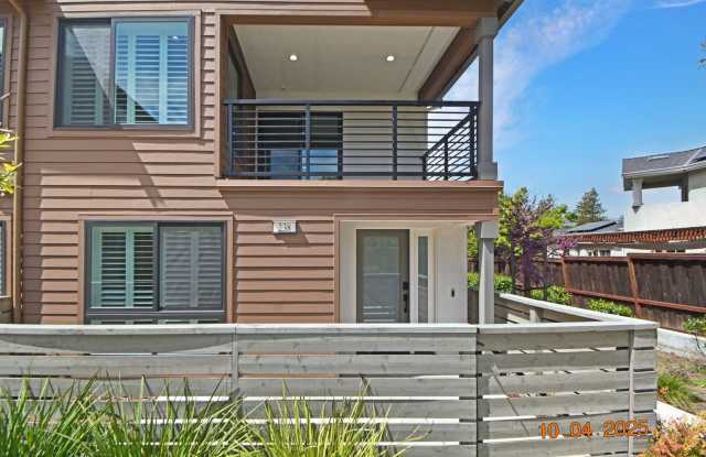 LuxurSmart Townhome with Solar | 3 Bed | 3.5 Bath | Built in 2021 | Walk to Sprouts/Dining photos photos