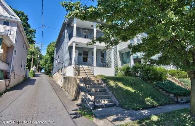 1515 Pine Street Gallery 2
