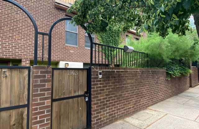 Spacious 3 Bedroom Townhouse in Franklintown! photos photos