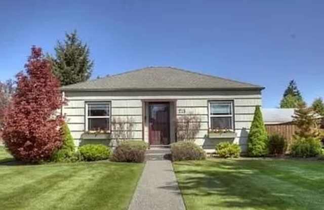 Beautiful 2 Bedroom Home on Spacious Corner Lot photos photos