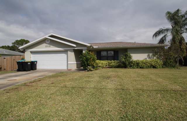 1013 Walden Boulevard SE photos photos