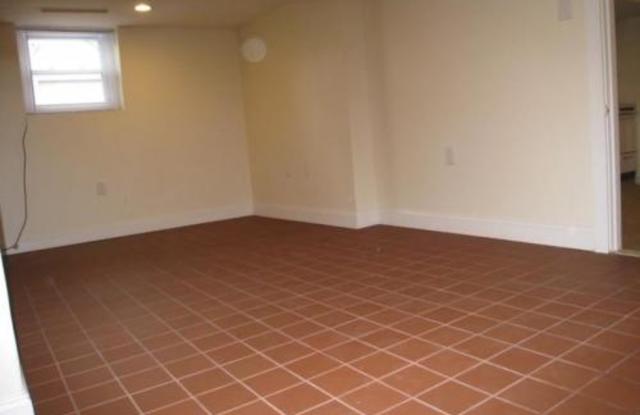 278 Washington Gallery 3