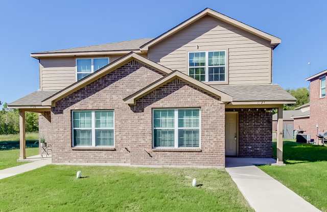 1724 Waco Street - 1724 Waco Street, Van Alstyne, TX 75495